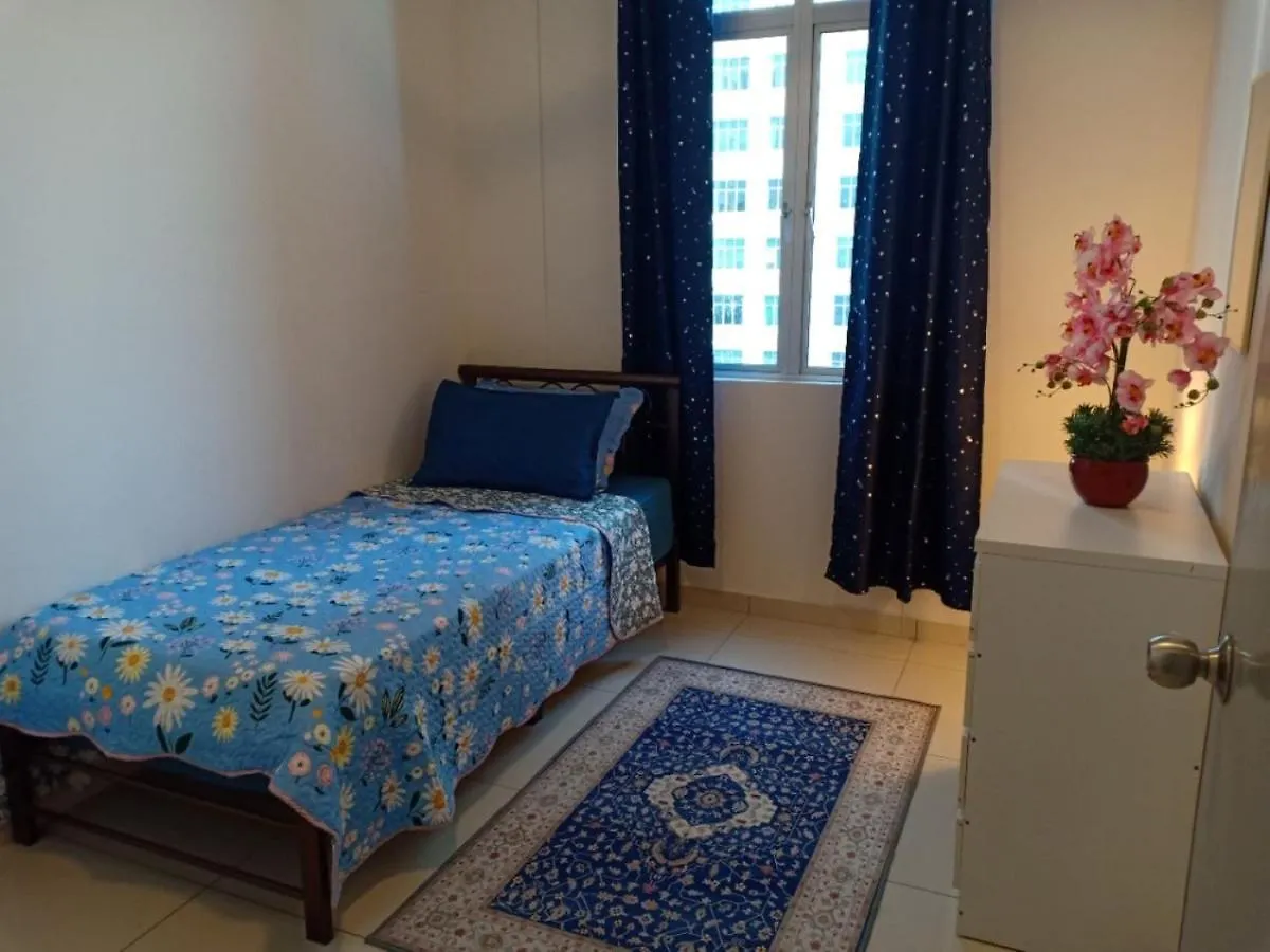 Pool View 3-Bedroom Cozy Apartment In Meru, Ipoh Malaysia
